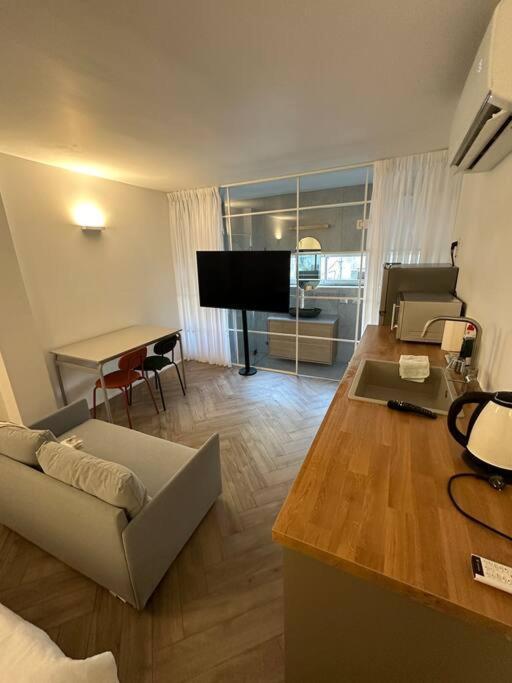 The New Florentin Apartment *
